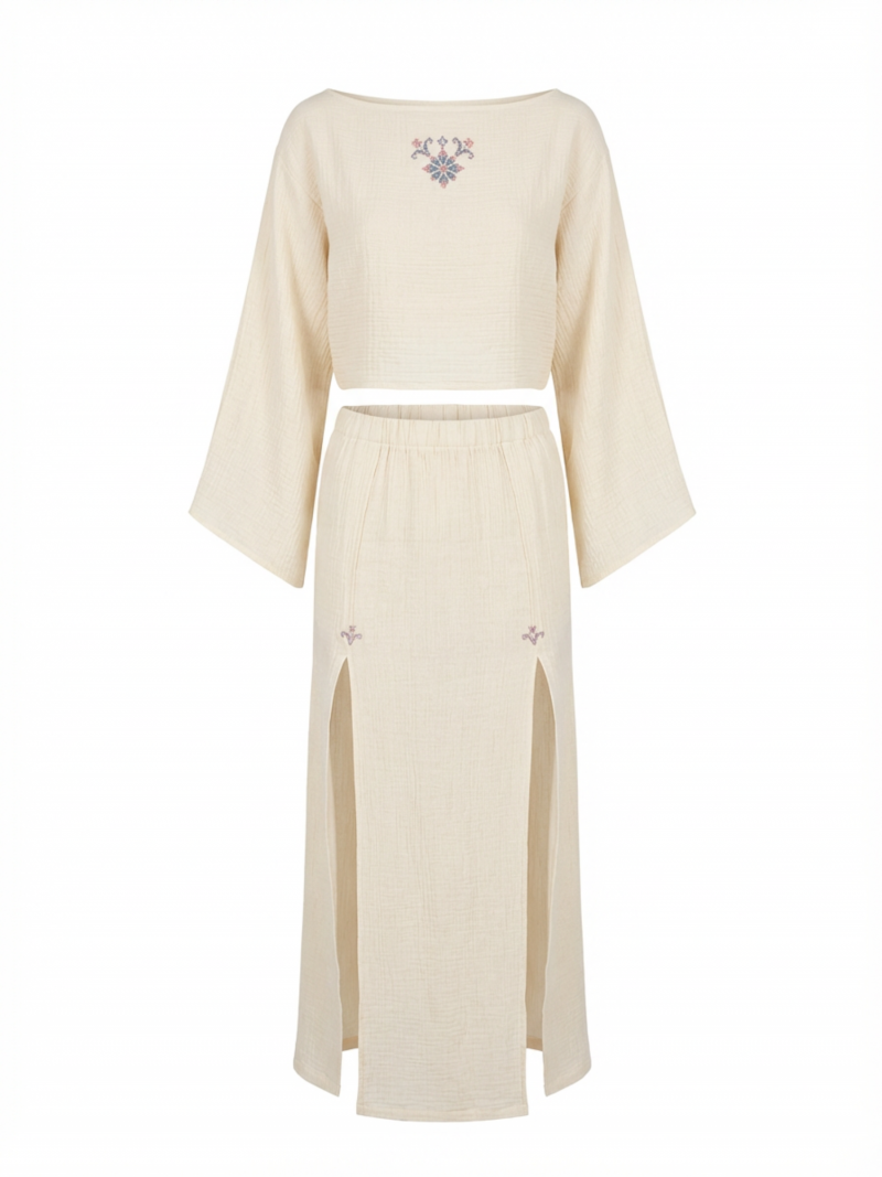 Conjunto bordado de algodón